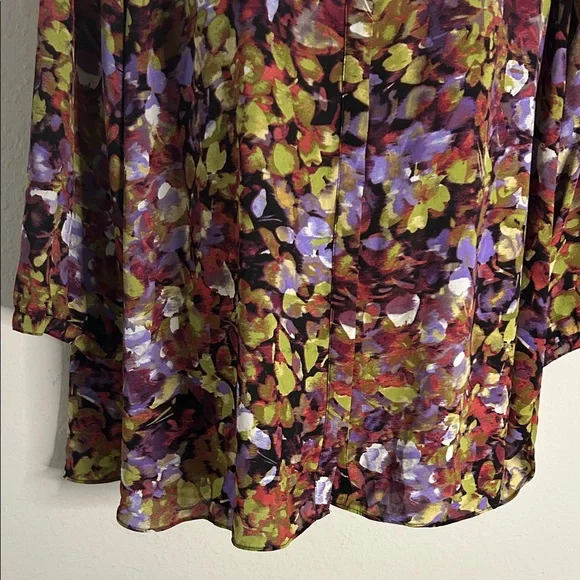 NYDJ Elegant Floral Women's Blouse - Picture 3 of 7